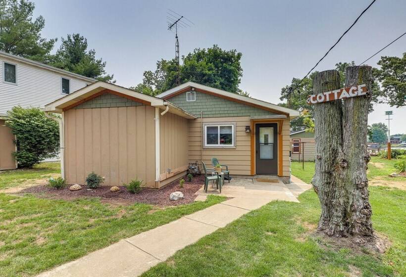 Lakefront Cottage W/ Deck Near Indiana Beach!