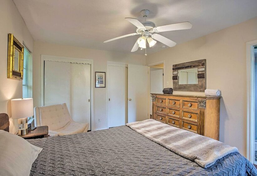 8 Mi To Lake Ray Hubbard: Creekside Garland Home