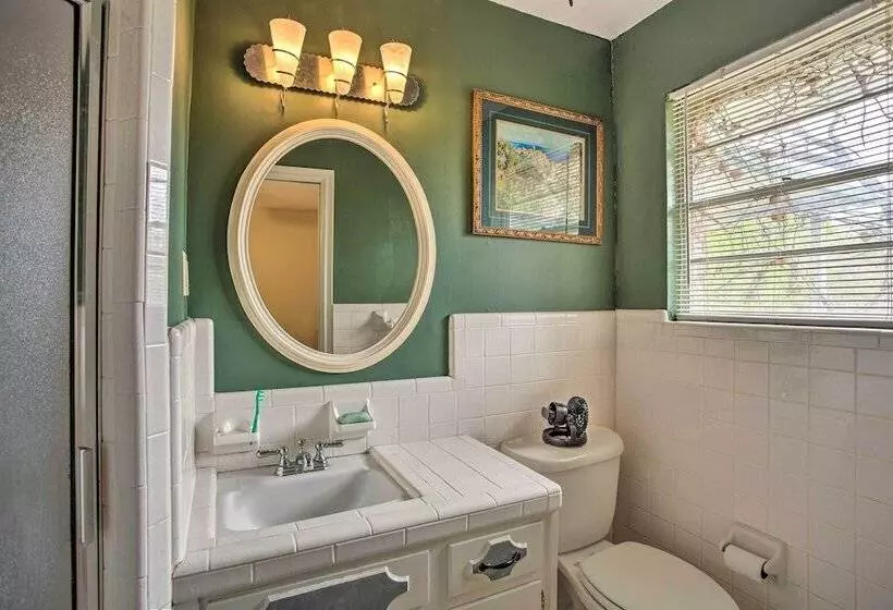 8 Mi To Lake Ray Hubbard: Creekside Garland Home