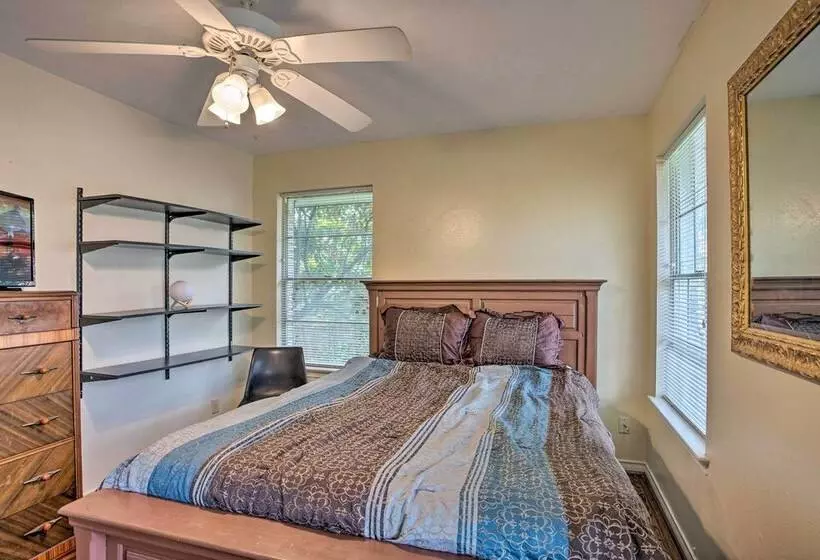 8 Mi To Lake Ray Hubbard: Creekside Garland Home