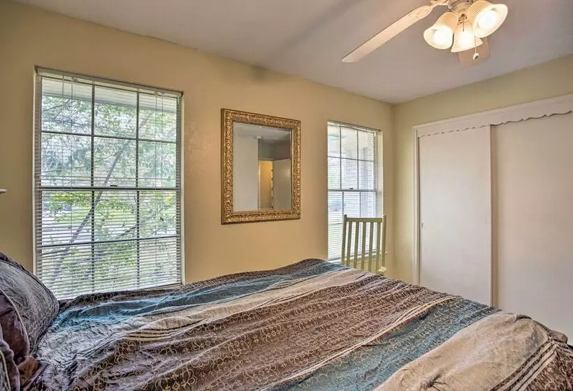 8 Mi To Lake Ray Hubbard: Creekside Garland Home