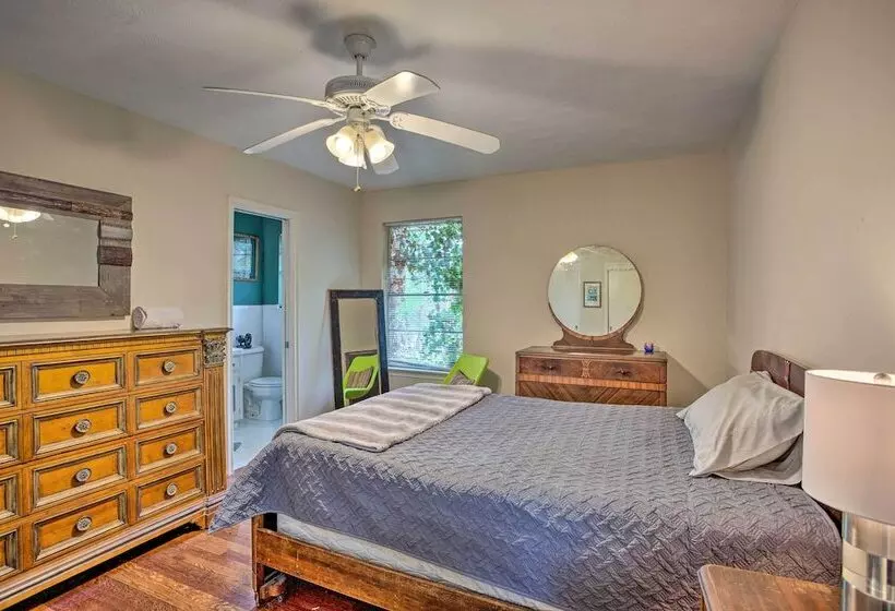 8 Mi To Lake Ray Hubbard: Creekside Garland Home