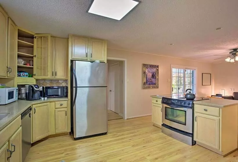 8 Mi To Lake Ray Hubbard: Creekside Garland Home