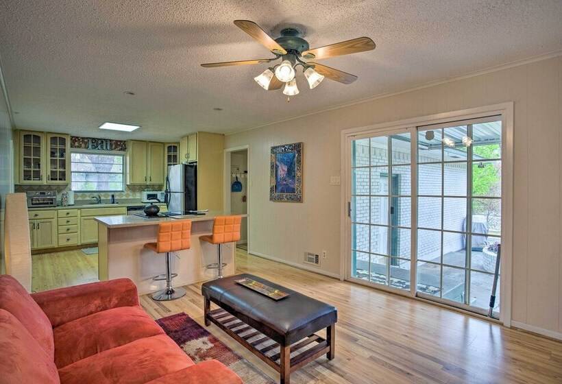 8 Mi To Lake Ray Hubbard: Creekside Garland Home