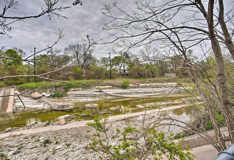 8 Mi To Lake Ray Hubbard: Creekside Garland Home