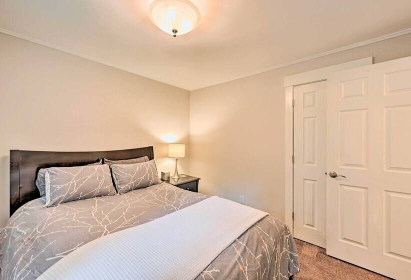 Family Friendly Kirkland Home ~ 1 Mi To Downtown