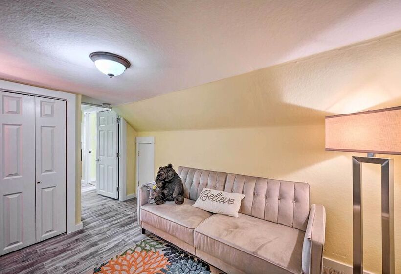 Family Friendly Kirkland Home ~ 1 Mi To Downtown