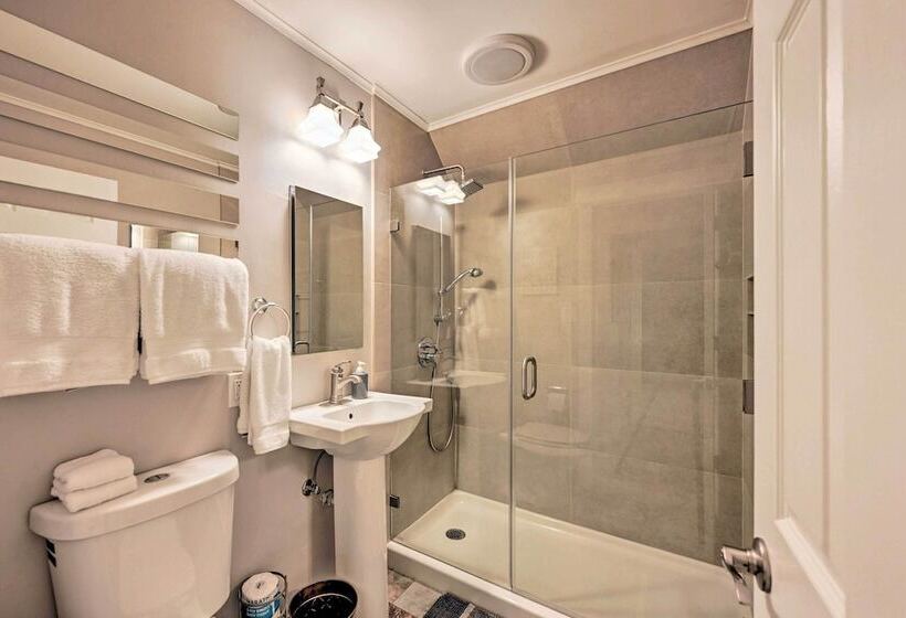 Family Friendly Kirkland Home ~ 1 Mi To Downtown