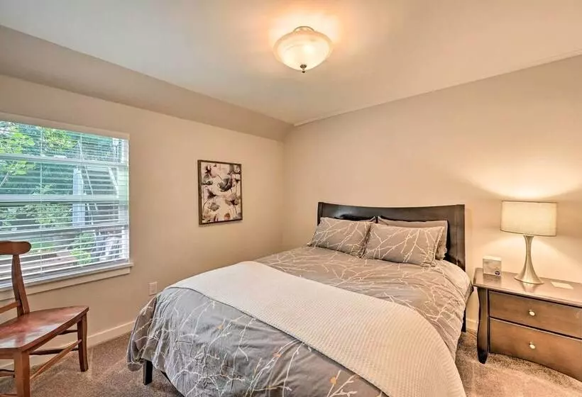 Family Friendly Kirkland Home ~ 1 Mi To Downtown