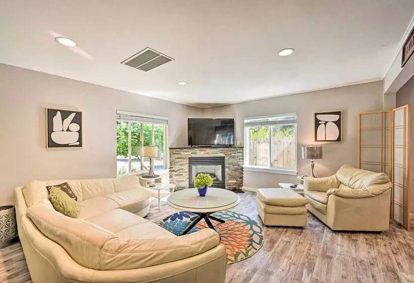 Family Friendly Kirkland Home ~ 1 Mi To Downtown