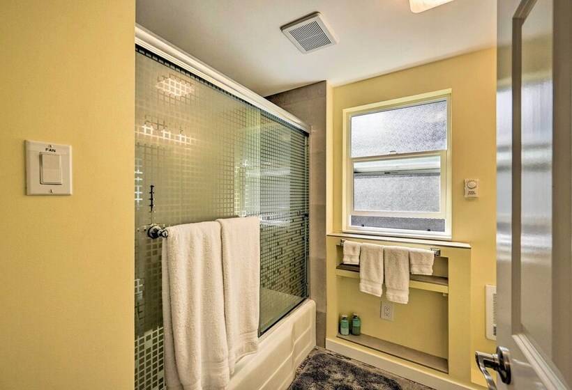 Family Friendly Kirkland Home ~ 1 Mi To Downtown