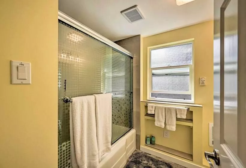 Family Friendly Kirkland Home ~ 1 Mi To Downtown