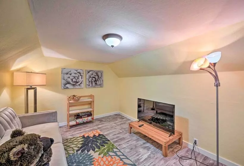 Family Friendly Kirkland Home ~ 1 Mi To Downtown