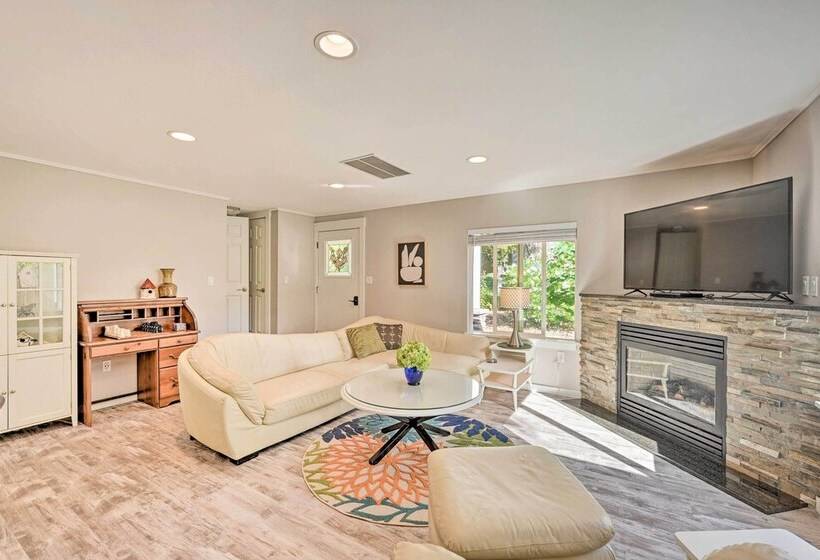 Family Friendly Kirkland Home ~ 1 Mi To Downtown