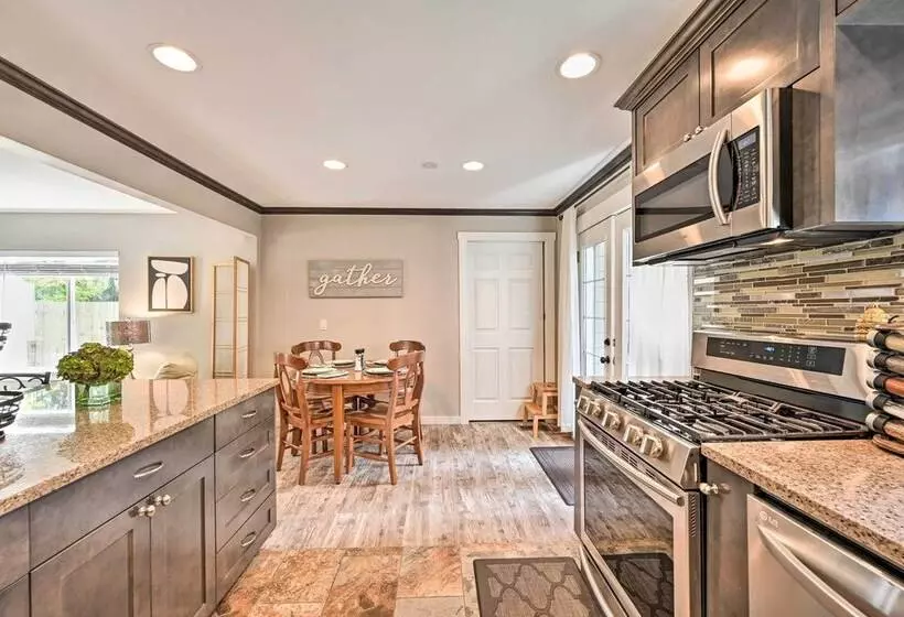 Family Friendly Kirkland Home ~ 1 Mi To Downtown