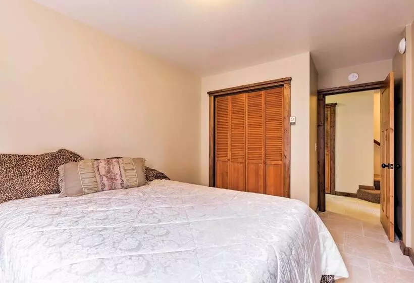 Pet Friendly Truckee Home W/ Panoramic Lake Views!