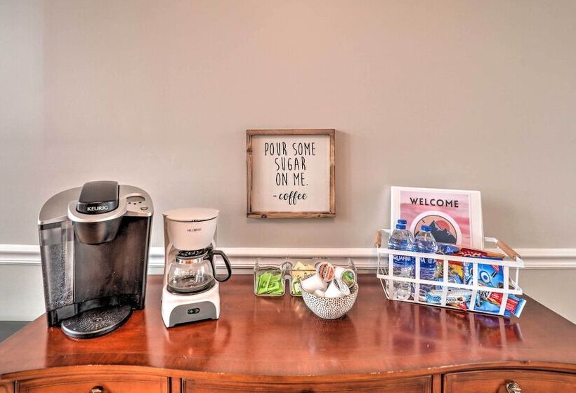 Hot Tub & Deck: Beech Mountain Family Cabin