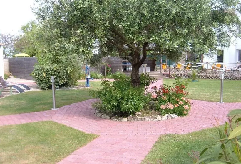 Hotelli Logis Hôtel Le Parasol