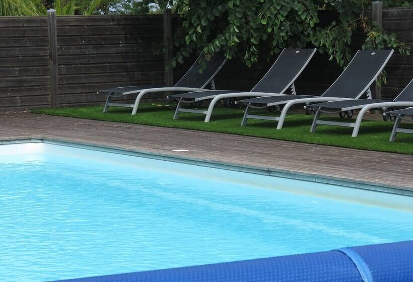 Hotel Logis Hôtel Le Parasol