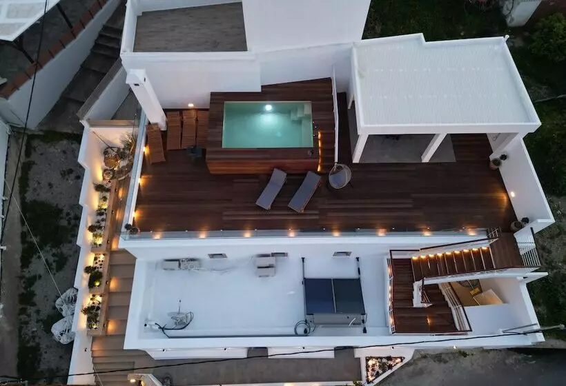 Kalathos Square Luxury Suites