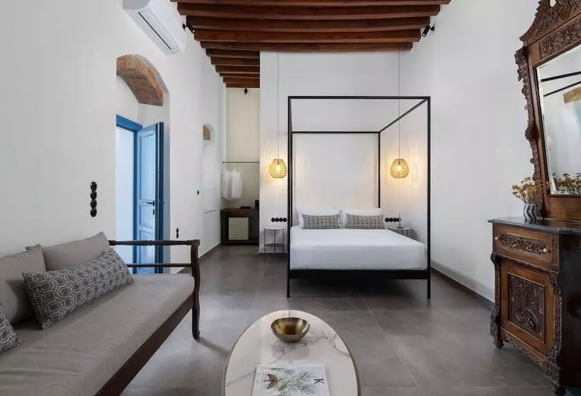 Kalathos Square Luxury Suites