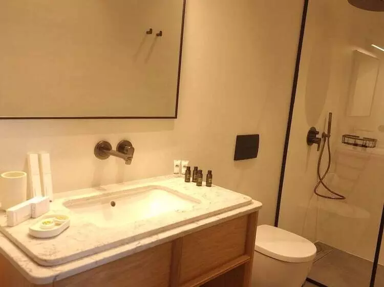 Kalathos Square Luxury Suites