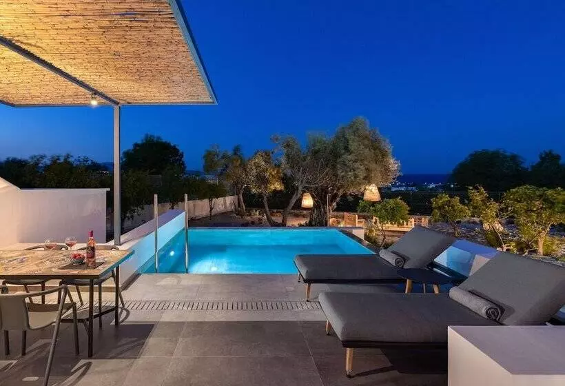 Kalathos Square Luxury Suites