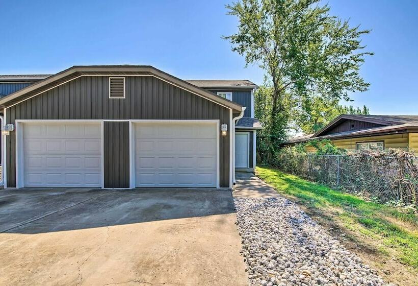 Kimberling City Getaway: Fish & Boat Nearby!