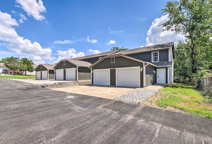 Kimberling City Getaway: Fish & Boat Nearby!