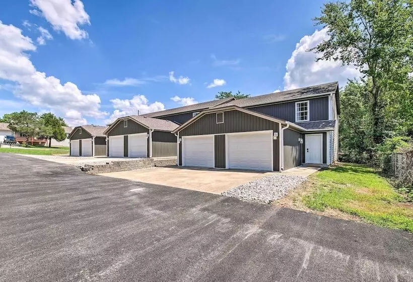 Kimberling City Getaway: Fish & Boat Nearby!