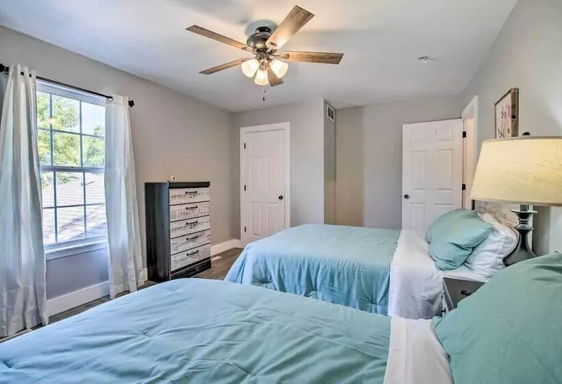 Kimberling City Getaway: Fish & Boat Nearby!