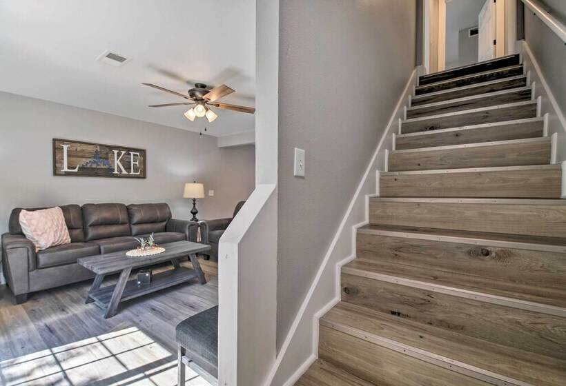 Kimberling City Getaway: Fish & Boat Nearby!