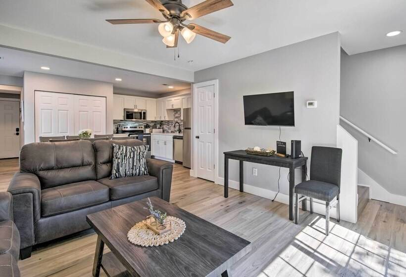 Kimberling City Getaway: Fish & Boat Nearby!