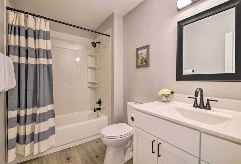 Kimberling City Getaway: Fish & Boat Nearby!