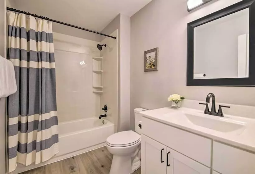 Kimberling City Getaway: Fish & Boat Nearby!