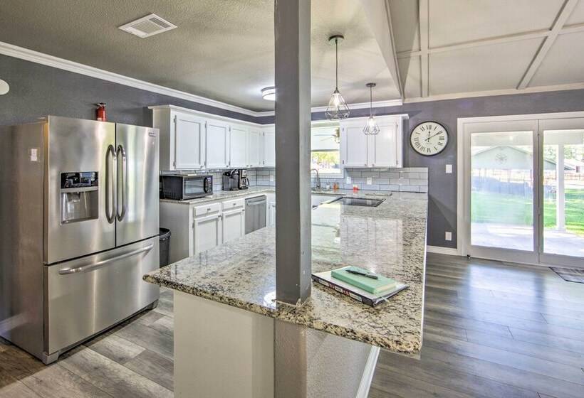 Lakefront Family Home, Recently Renovated!