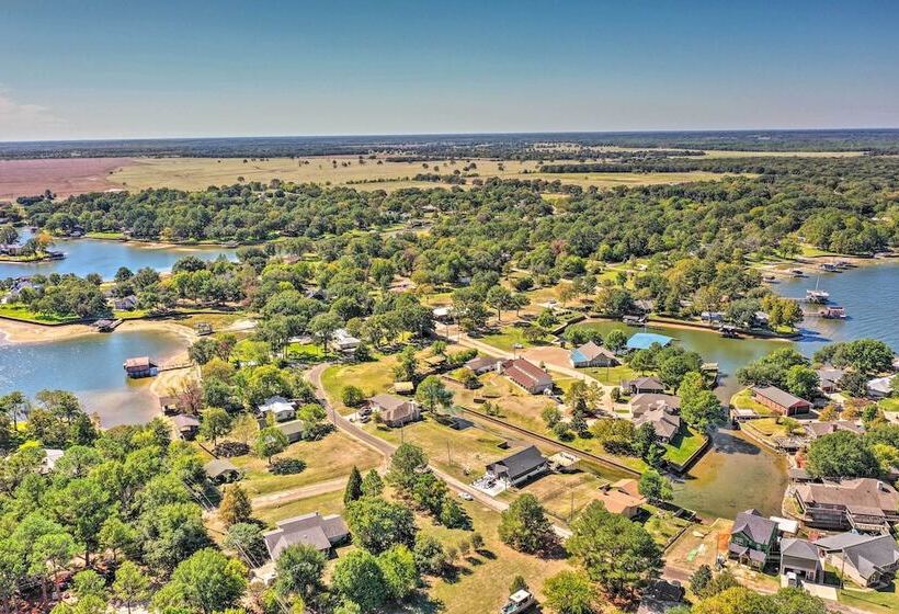 Lakefront Family Home, Recently Renovated!