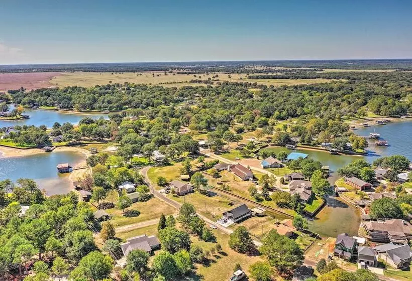 Lakefront Family Home, Recently Renovated!