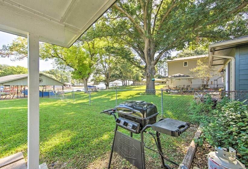 Lakefront Family Home, Recently Renovated!