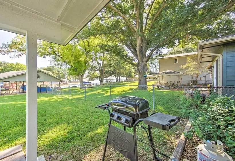 Lakefront Family Home, Recently Renovated!