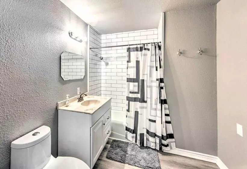 Lakefront Family Home, Recently Renovated!