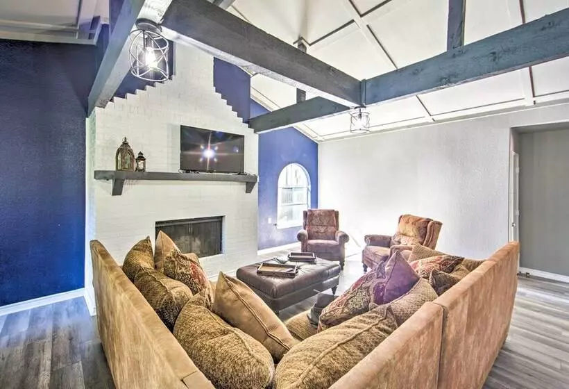 Lakefront Family Home, Recently Renovated!