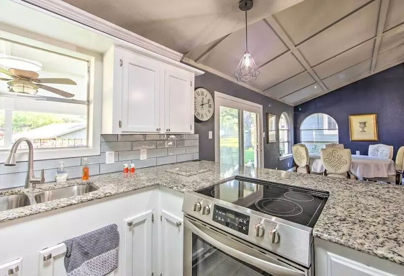 Lakefront Family Home, Recently Renovated!