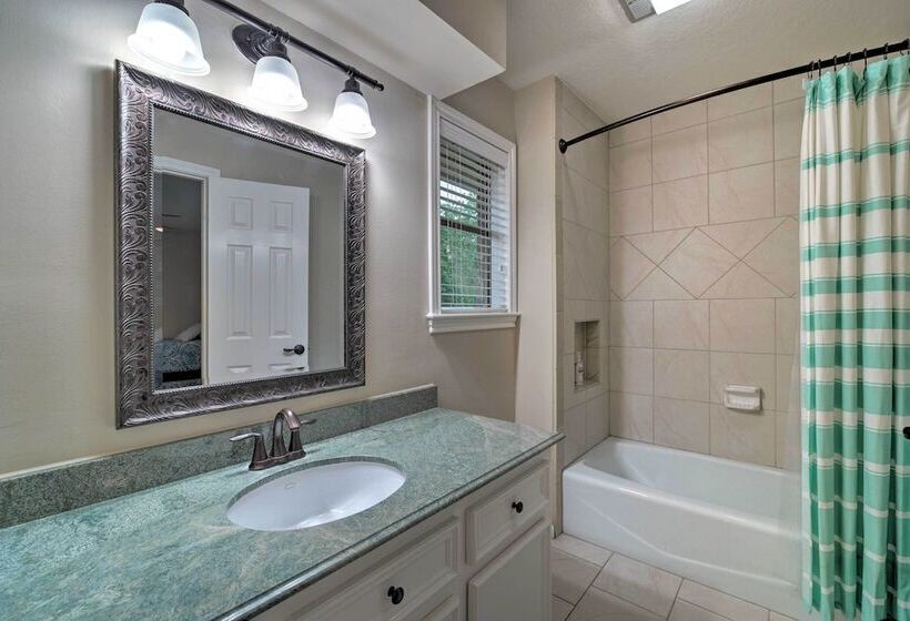 Lavish Lakefront House W/ Pool Table & Patio!