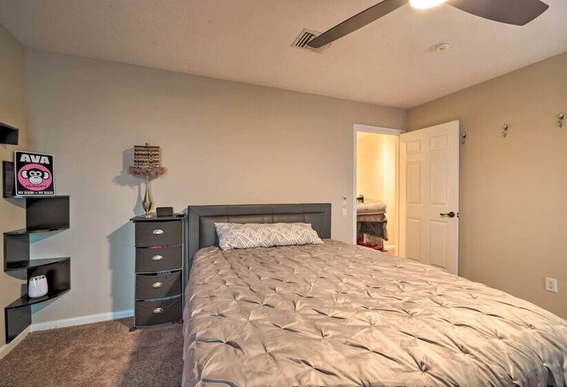 Lavish Lakefront House W/ Pool Table & Patio!