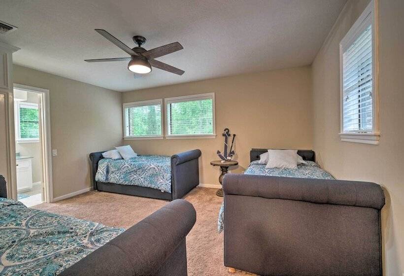 Lavish Lakefront House W/ Pool Table & Patio!