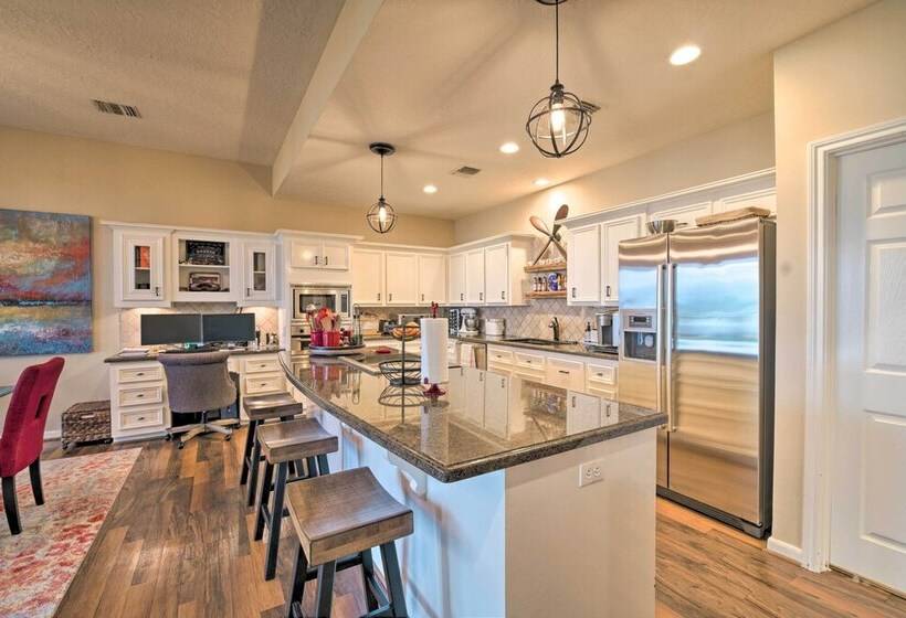 Lavish Lakefront House W/ Pool Table & Patio!