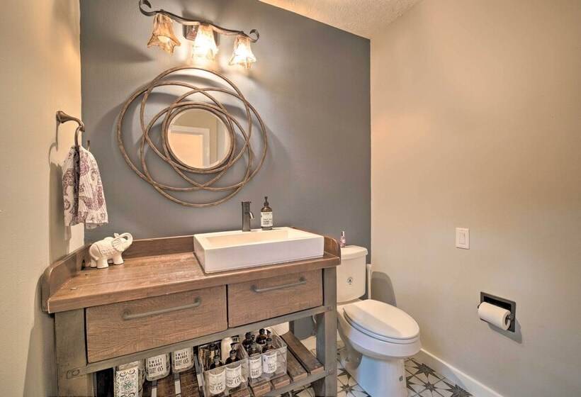 Lavish Lakefront House W/ Pool Table & Patio!