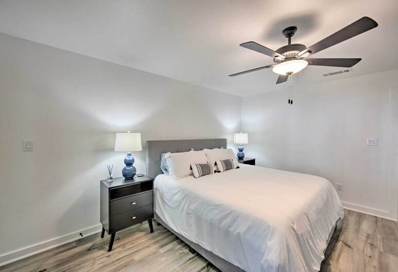 Luxe Lakehouse W/ Sunset Views On Lake Palestine!