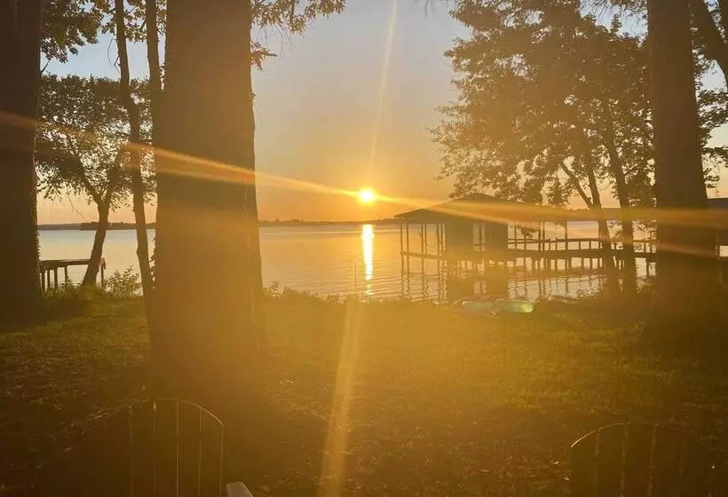 Luxe Lakehouse W/ Sunset Views On Lake Palestine!